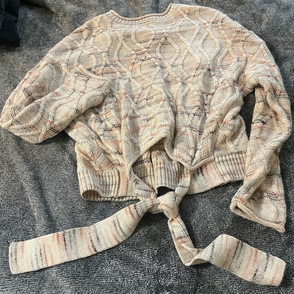 Women's sweater, universal thread size XL. Like new. - Picture 2 of 3